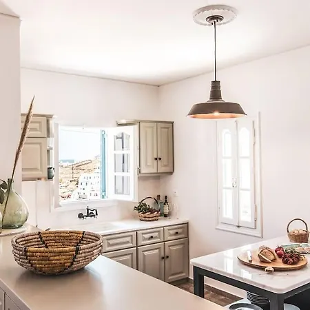 Laidback Luxe 3br Steps To דירה Pánormos