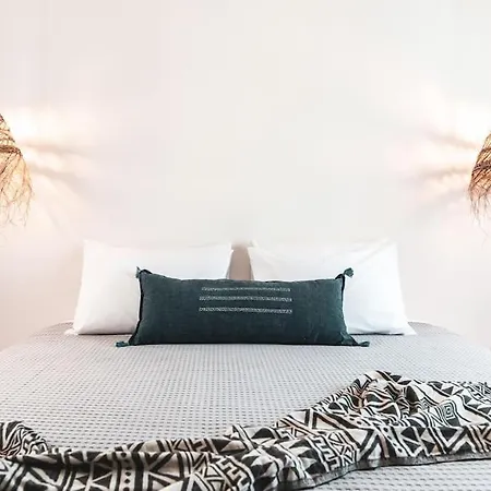 Laidback Luxe 3br Steps To *